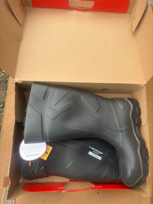 Сапоги с  железными защитами. Новые размер 43-44