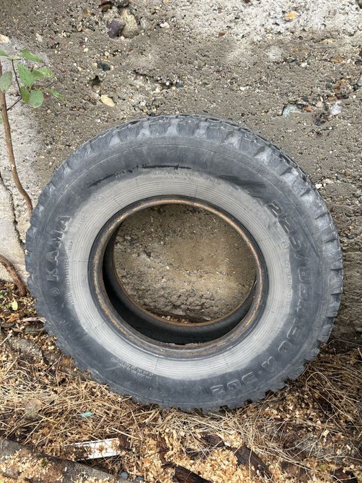 Гуми за УАЗ в много добро състояние