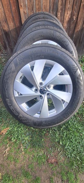 Vând roți vw tiguan noi cauciucuri de vară 215 65 r17 preț 4300 RON.