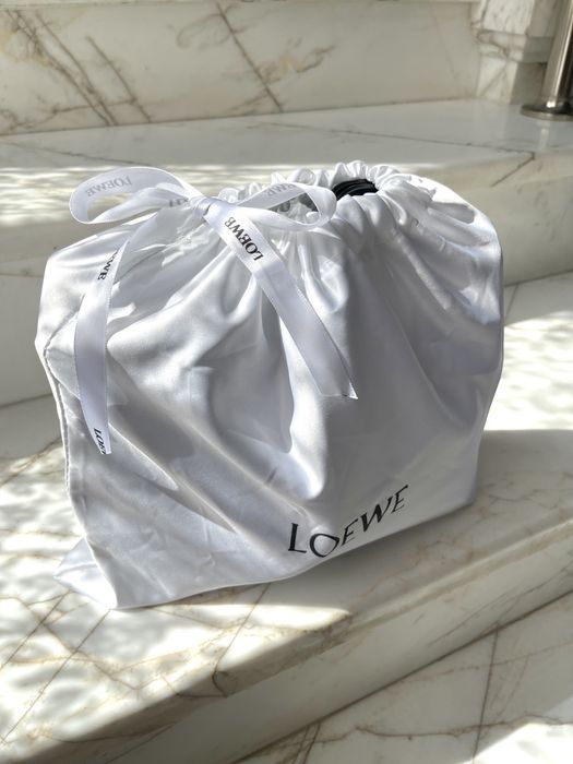 Невероятна черна чанта от естествена кожа Loewe