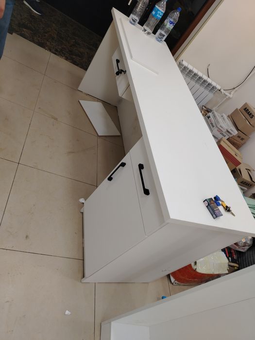 Полки для хозяйственного магазина и для других торговых помещений