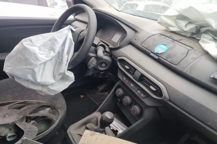 Dezmembrez Dacia Jogger an 2022, motor 1.0 benzina, cod motor H4D480, cutie de viteze manuala 6+1 trepte , cod JT4018