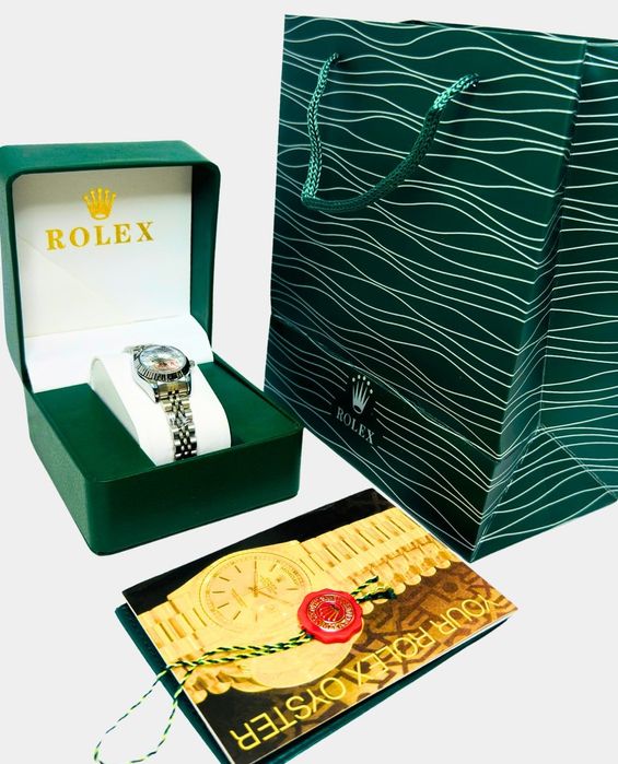 Женские наручные часы коробка с документами и подаричный пакет