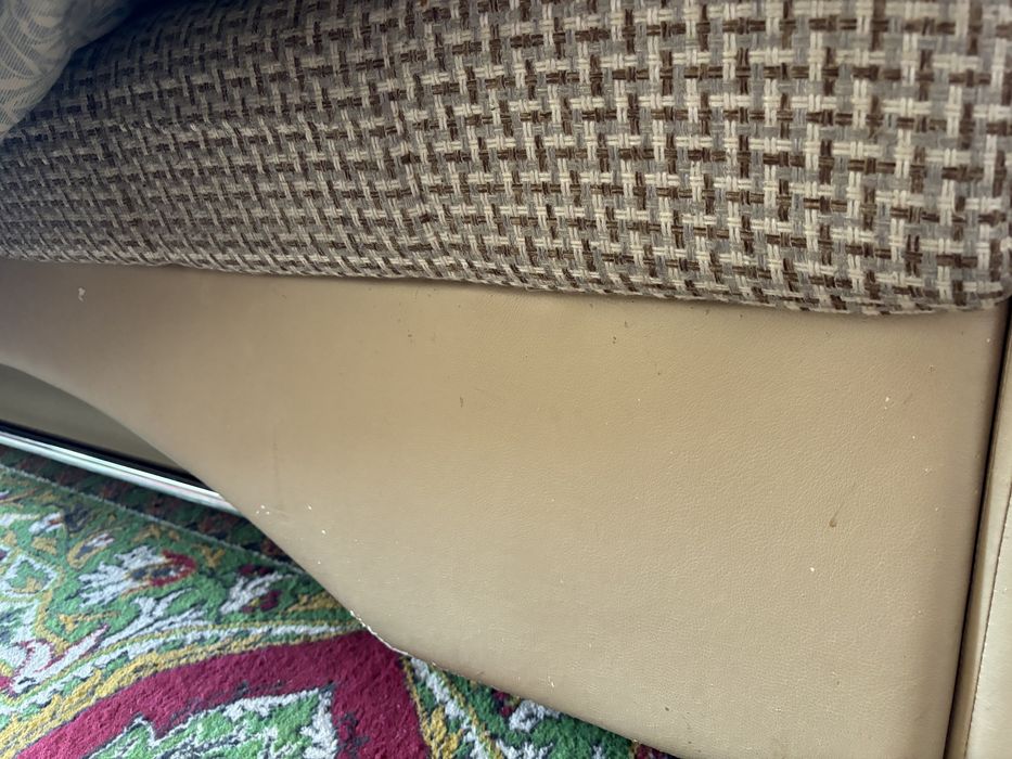 Продам диван срочно