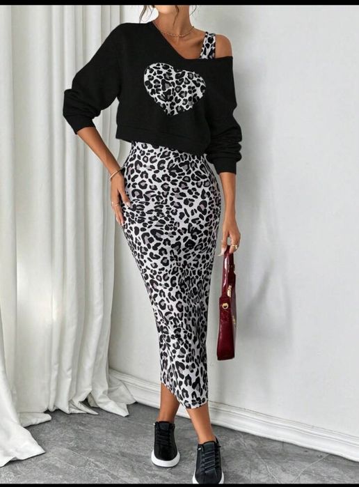 Елегантен комплект от 2 части дамски суичър и рокля с леопардови сърца