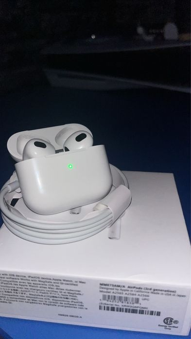 AirPods generatia 3