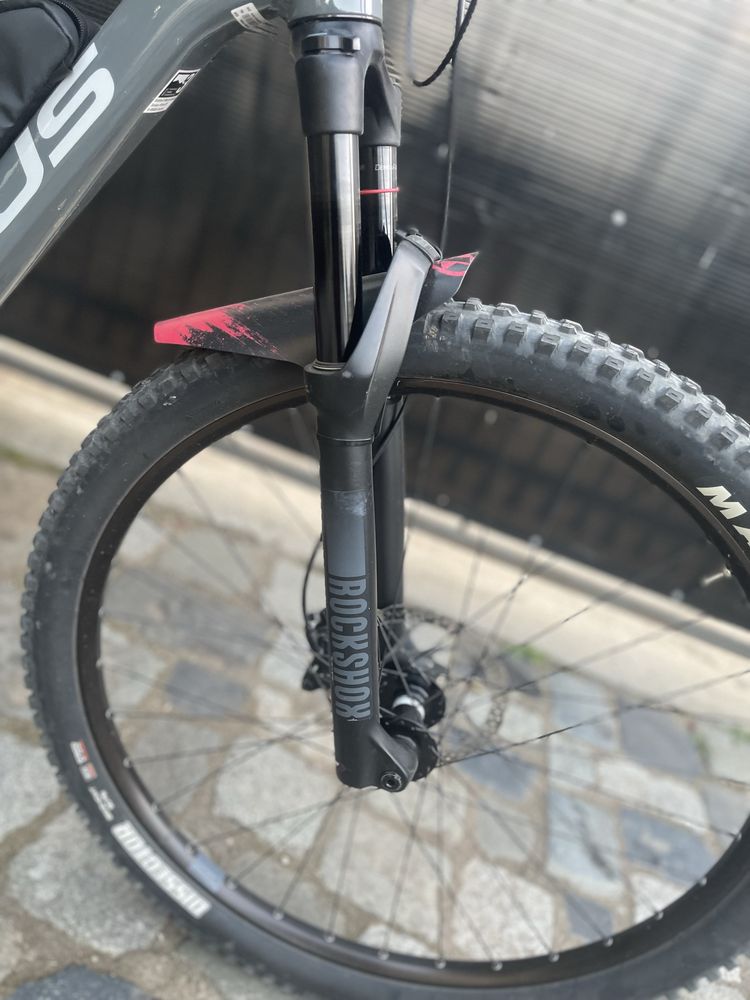 Vând Focus Thron impecabil
