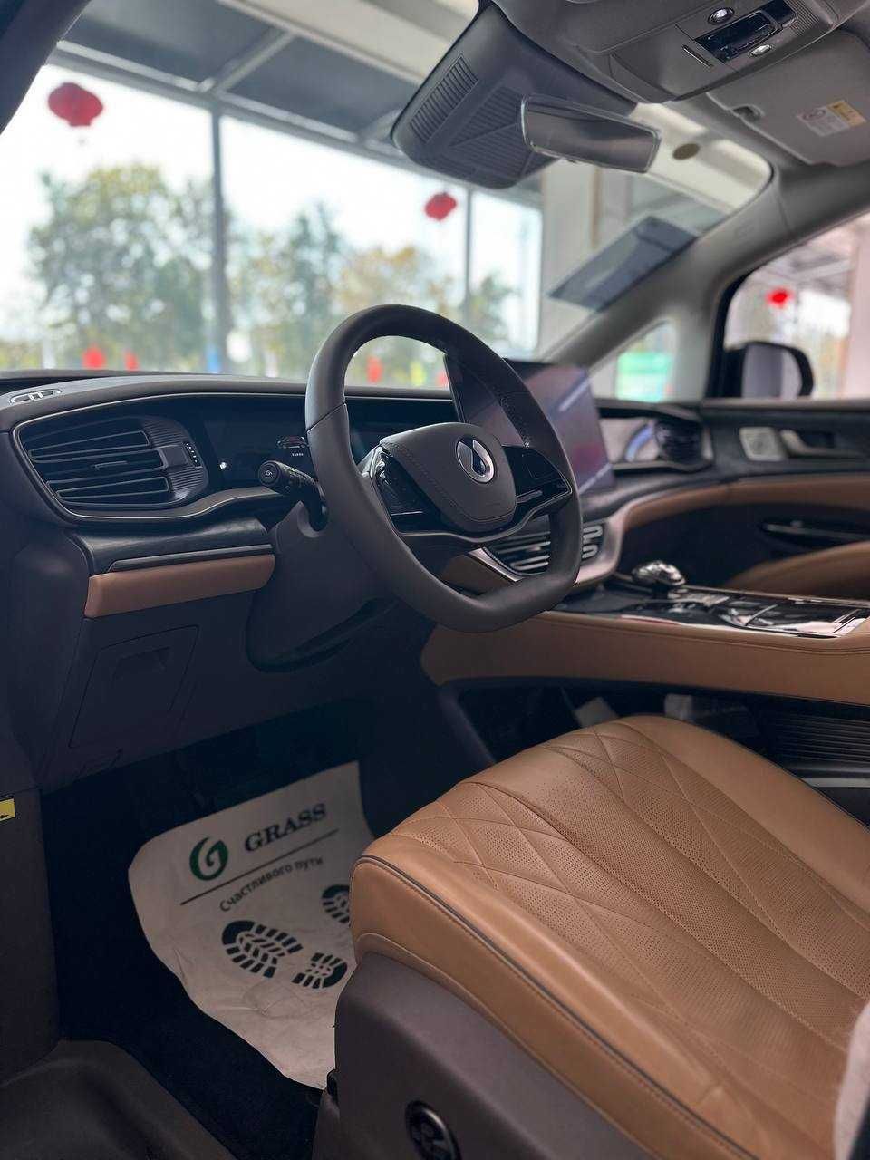 Denza D 9 Hybrid qora nalichida tayyor