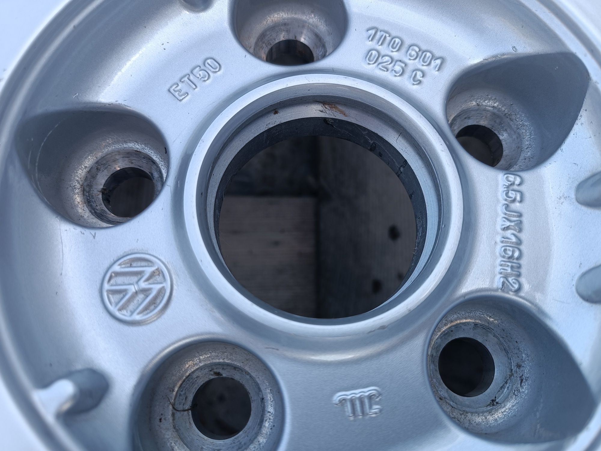 1бр лята джанта 16ка 5х112 VW + гума 205/55/16 Michelin