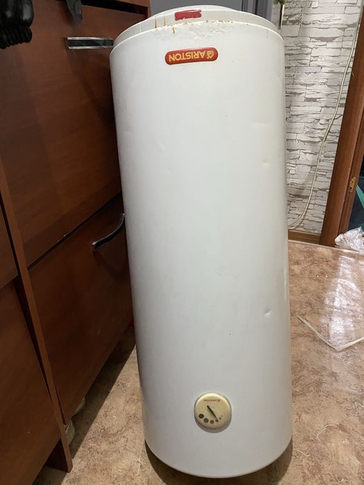 Продам бойлер аристон