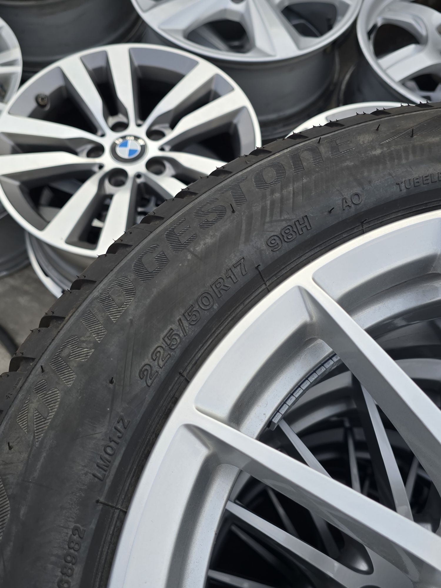 4 Броя 225/50/17 Bridgestone 2x9mm 2x8,6mm 24dot