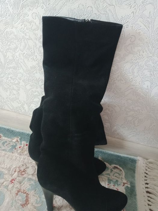 Сапоги замшевые, состояние отличное, почти новые.