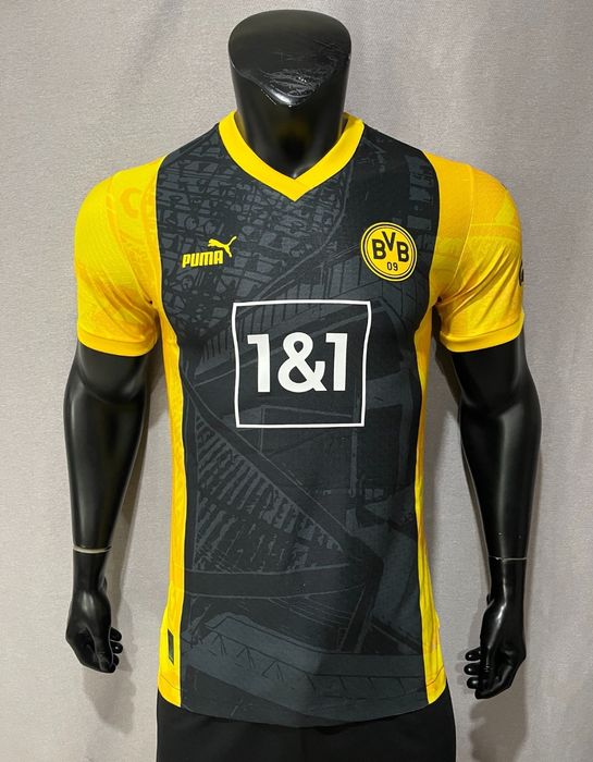 Tricouri de fotbal 2025