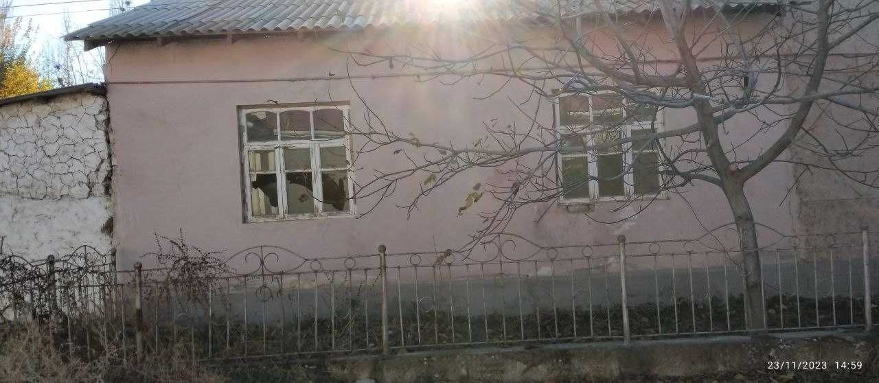Zomin tumanida noturar bino bo`lib to`lash sharti bilan sotiladi