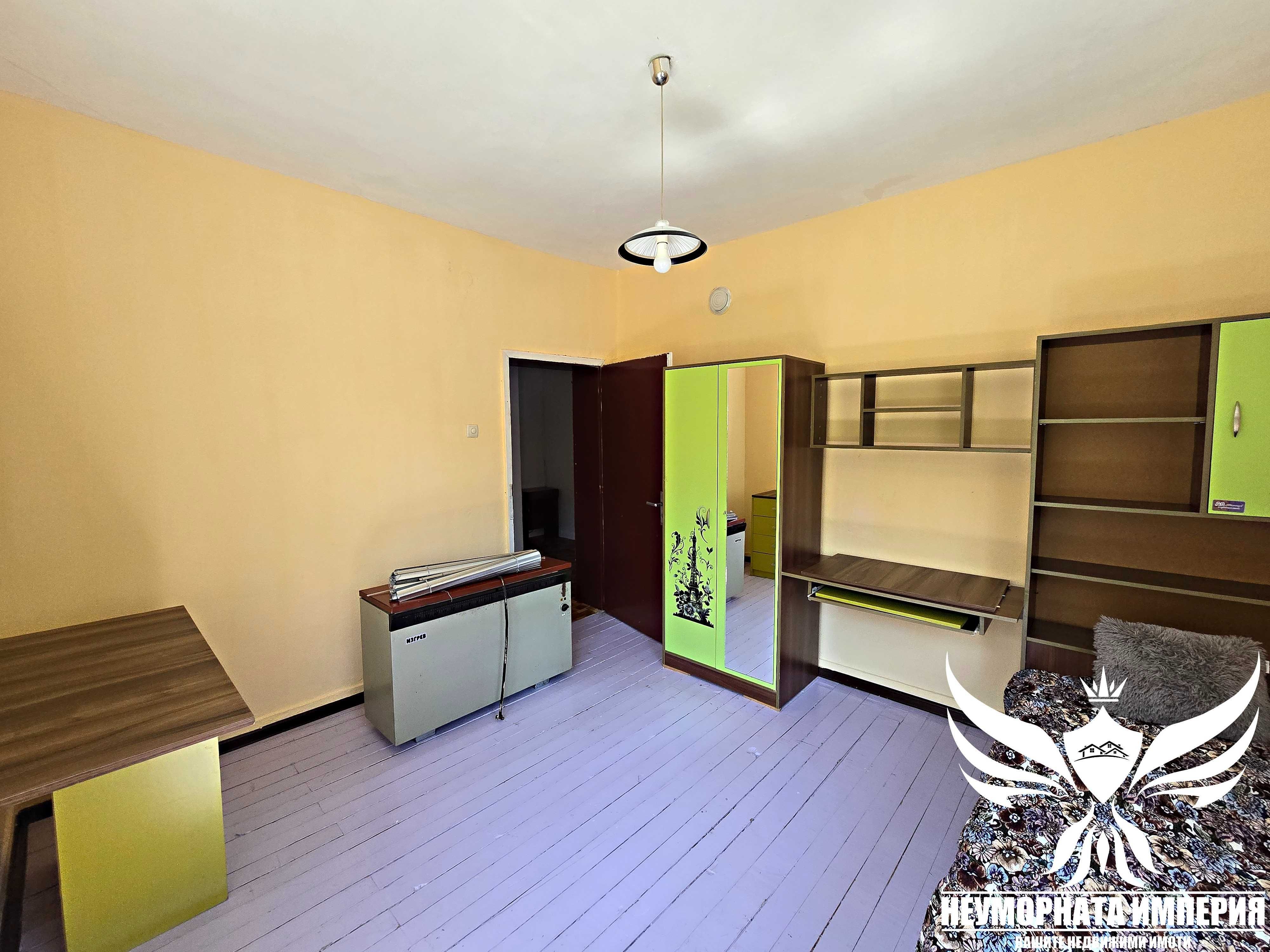 Продавам тристаен 76кв с 1/3 двор в Асеновград кв.Стадиона