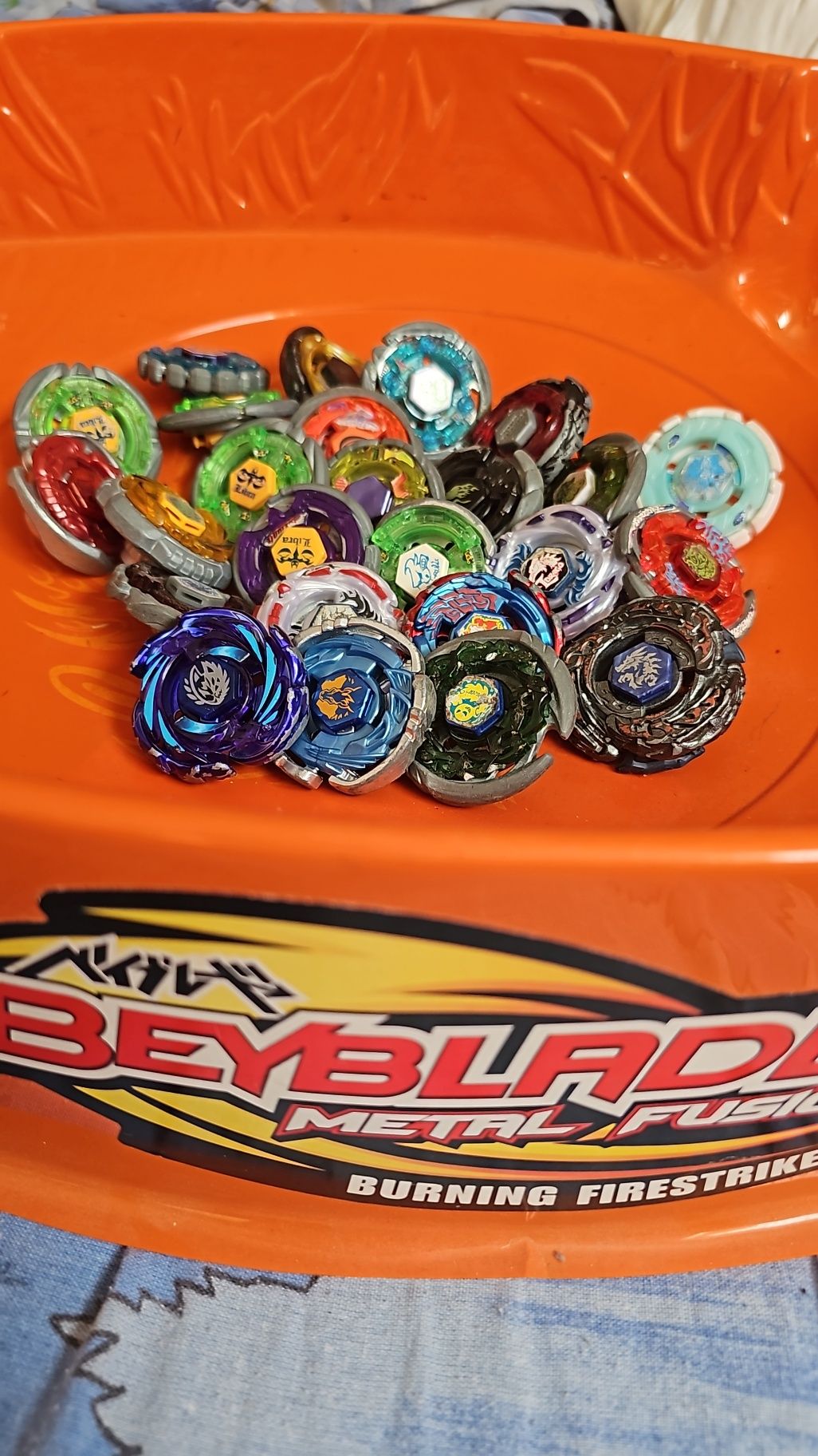 Colectie Beyblade 100+