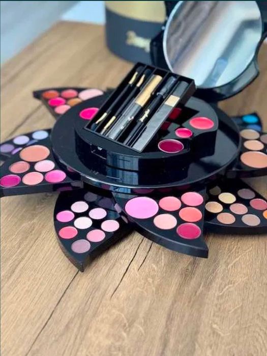 Trusă make-up Douglas