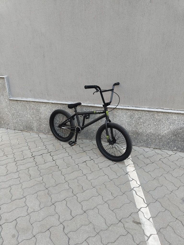 2 броя чисто нови Hyper Pro x Monster BMX 20".