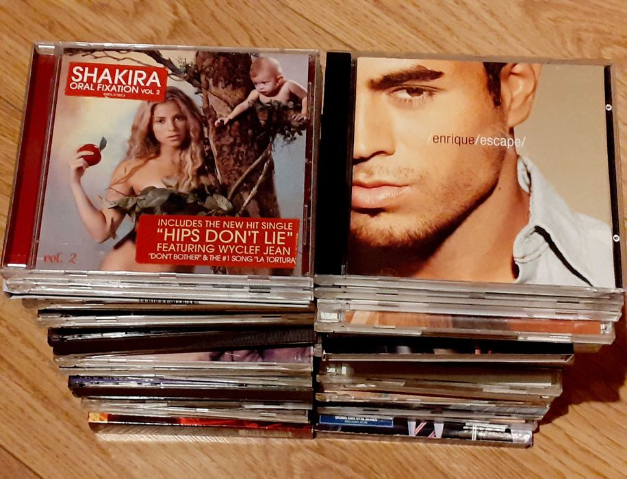 60 броя оригинални дискове (CD) с английска музика