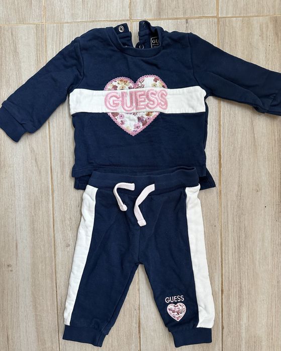 Екип Guess за бебе момиче