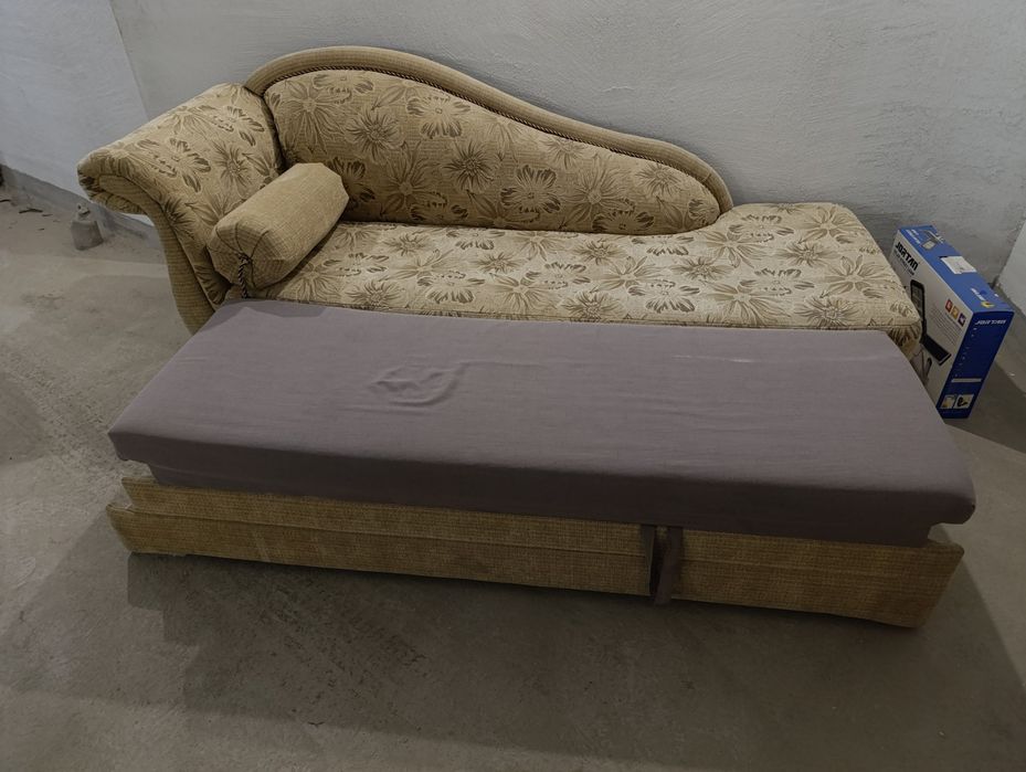 Разтегателен диван, тип "лежанка"