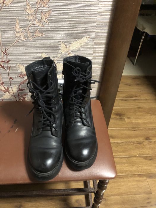 Продам зимние женские сапоги