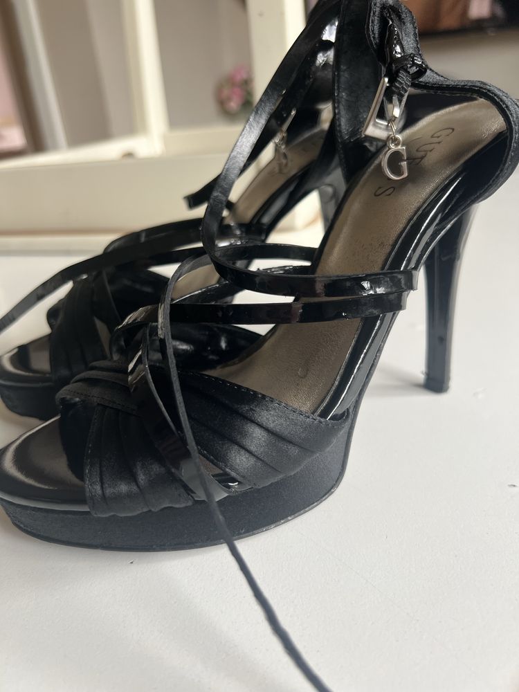 Обувки на високи токчета Guess, Armani и Motivi