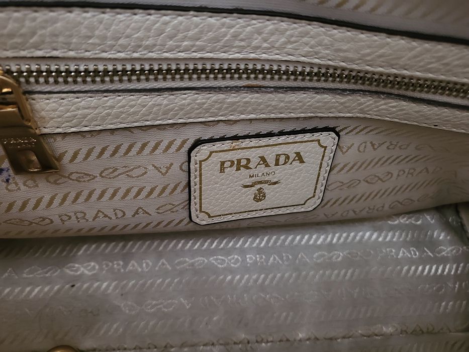 Чанта Prada среден размер