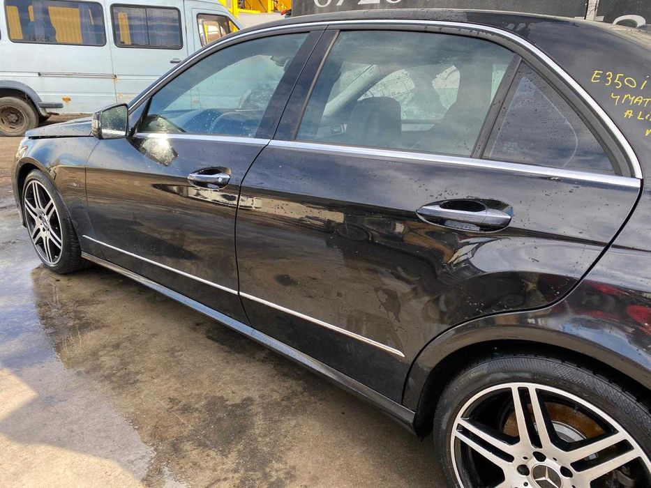 dezmembrez mercedes E350i w212 / capota / faruri w212/bara fata w212