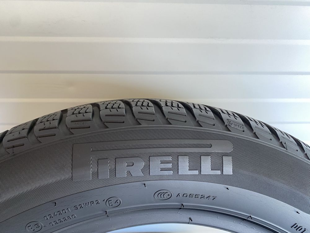 2бр зимни гуми 215/55/17/Pirelli sottozero3/dot3620/5.6мм грайпфер