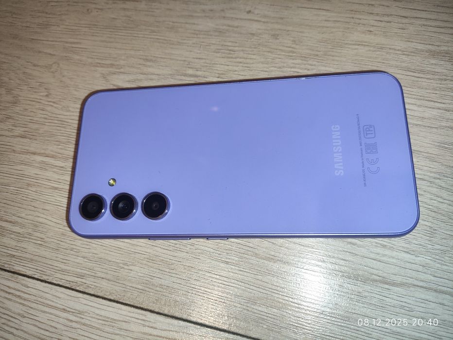 Самсунг А 54 в хорошем состоянии