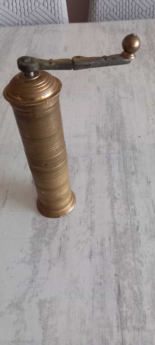 Ръчна мелничка за кафе