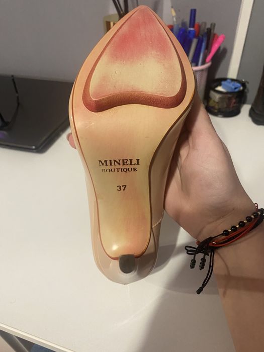 Vand pantofi noi, marimea 37