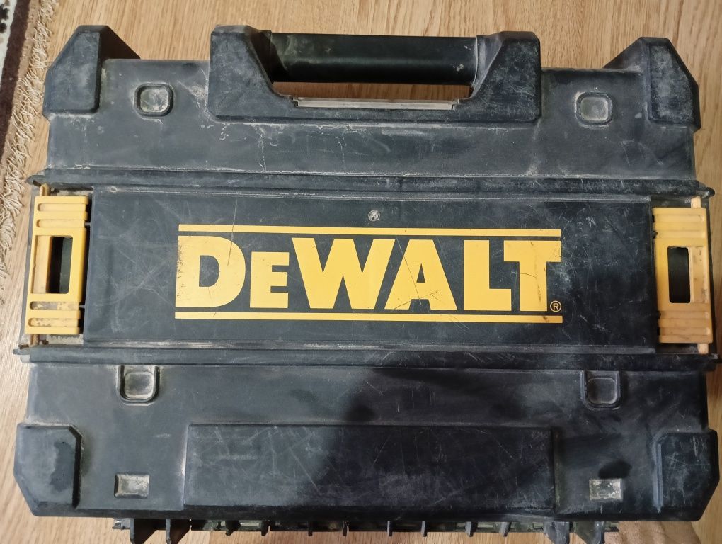 Перфоратор Dewalt