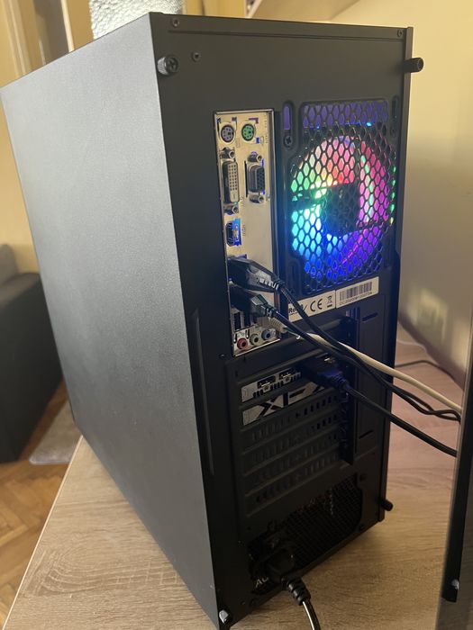 Setup ryzen 5 2600, rx 6600, 8 gb ram, 250 ssd, 500 hdd, 500w modular