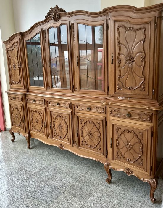Vitrina/ biblioteca din lemn masiv de nuc