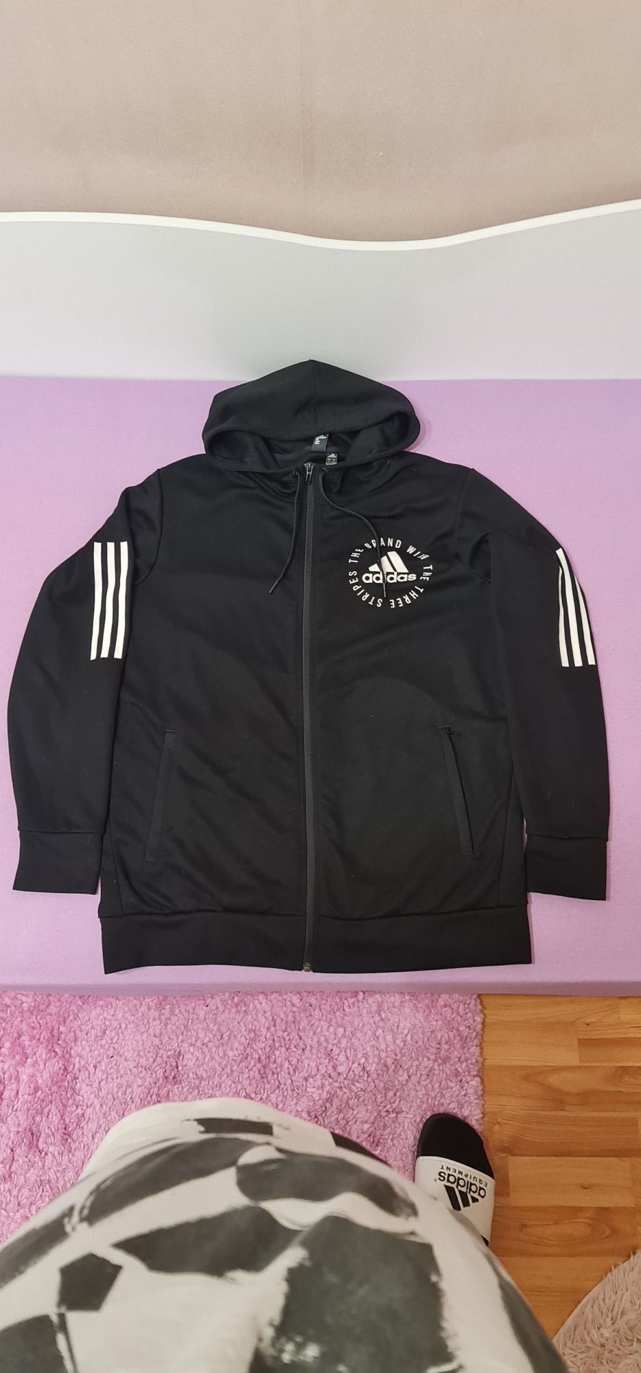 Продавам adidas сутчър