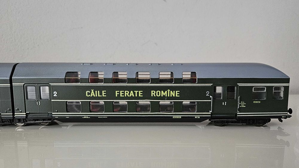 Rama vagoane CFR etajate, H0, Rivarossi - CAILE FERATE ROMINE, H0