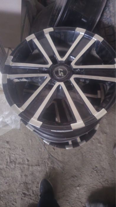 Продам титанки на тоету хайлюкс