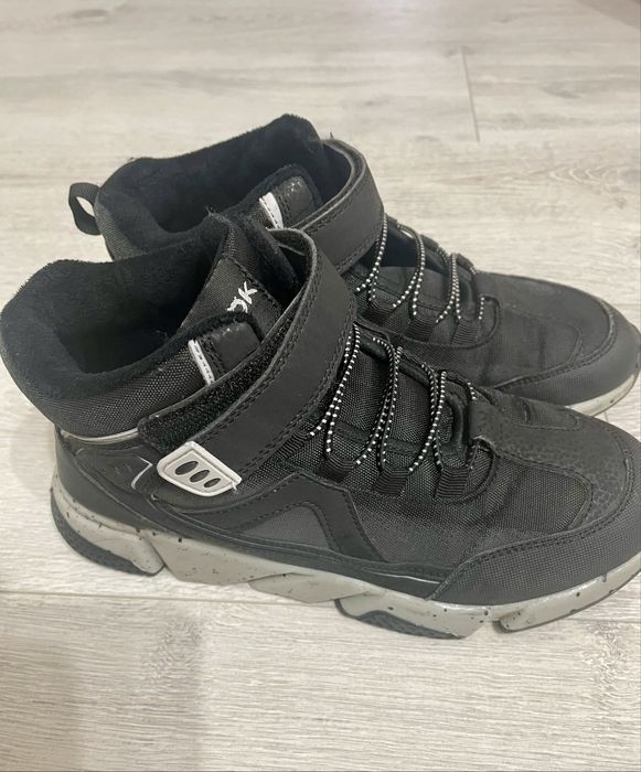 осенние кроссовки.