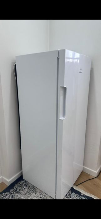 Продам морозильник Indesit