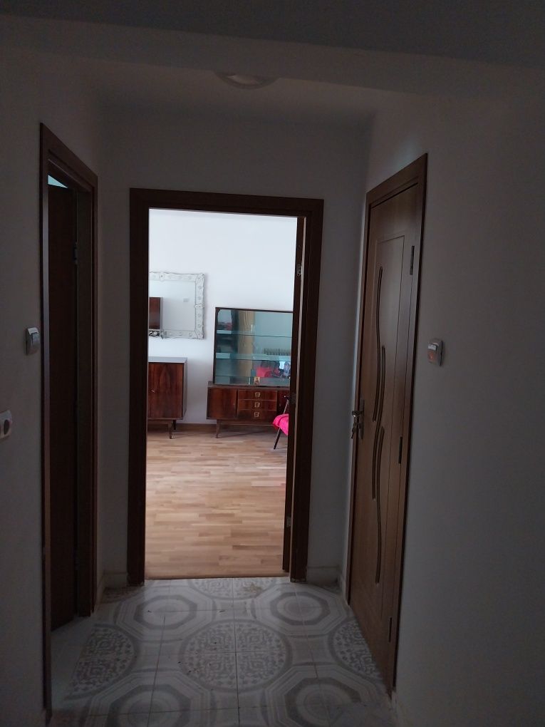 Închiriez apartamentul doua camere