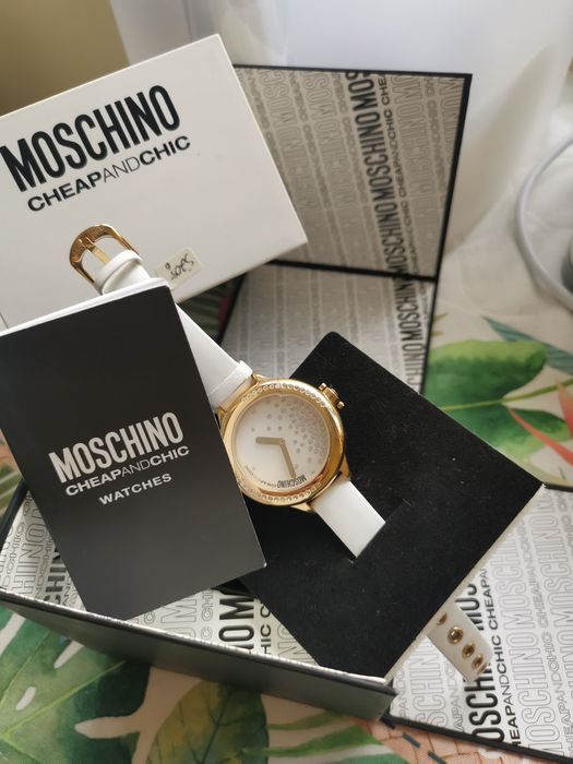 moschino часовник