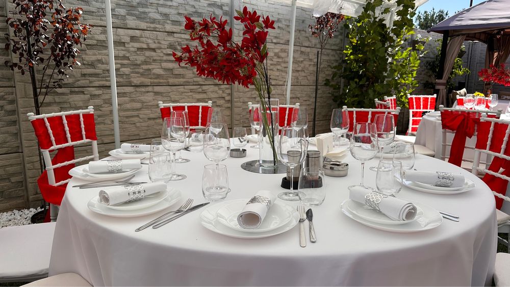 Inchiriem corturi, mese, scaune Chiavari pentru evenimente