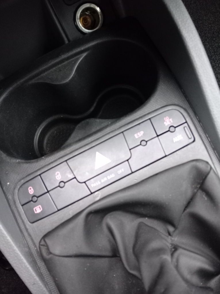 De vanzare Seat Ibiza 2011, motor 1.2 TDI CR diesel 75cp . Relații la