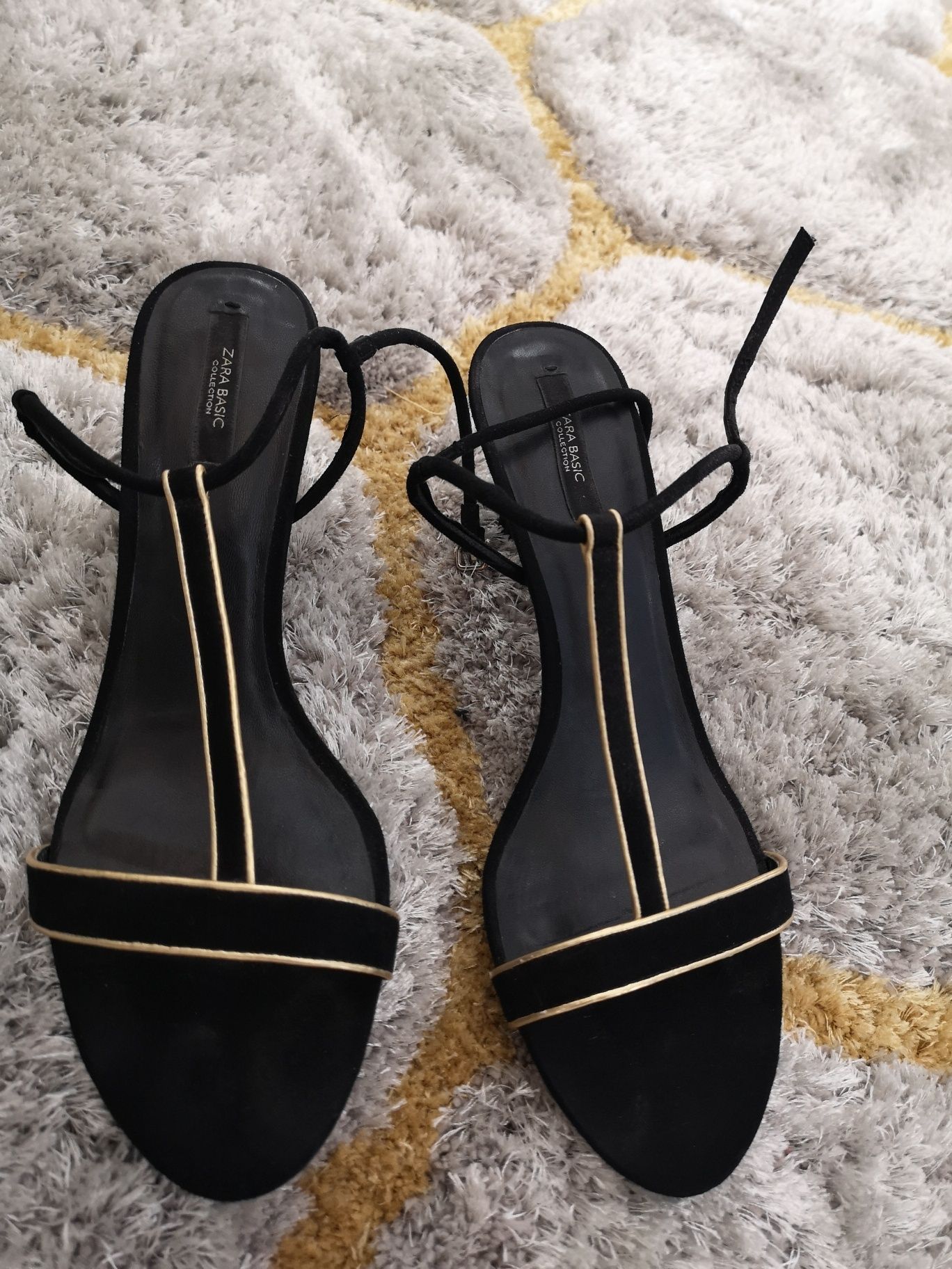 Sandale cu toc Zara