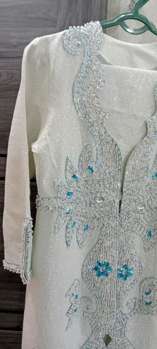 Kelinlar libosi qoʻl mehnati bilan ishlangan