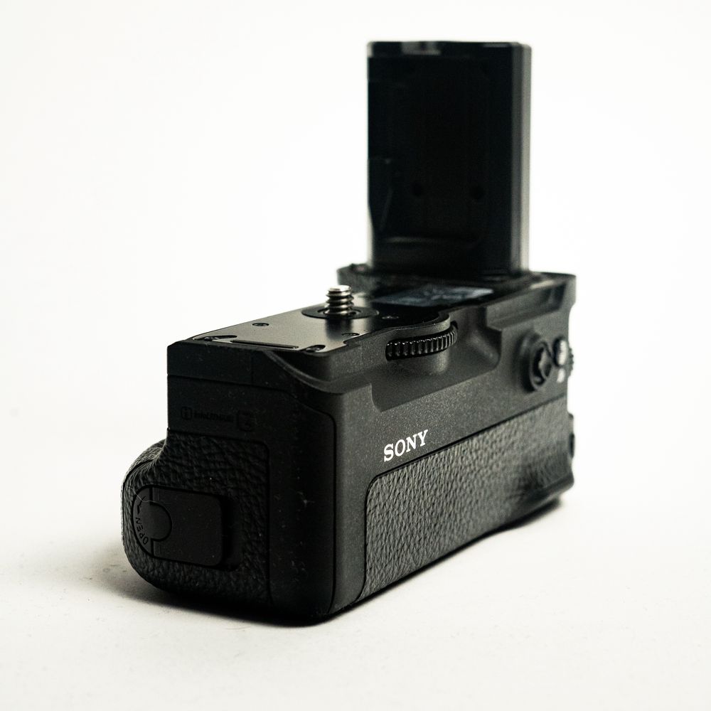 Оригинален Грип Sony A7III