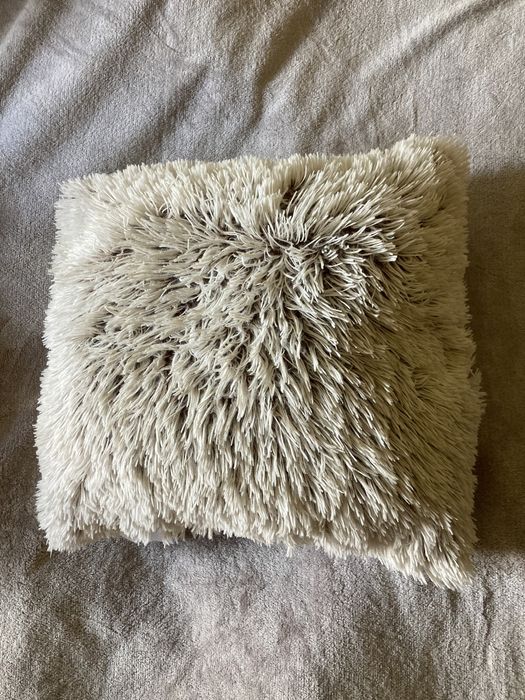 Бяла възглавница