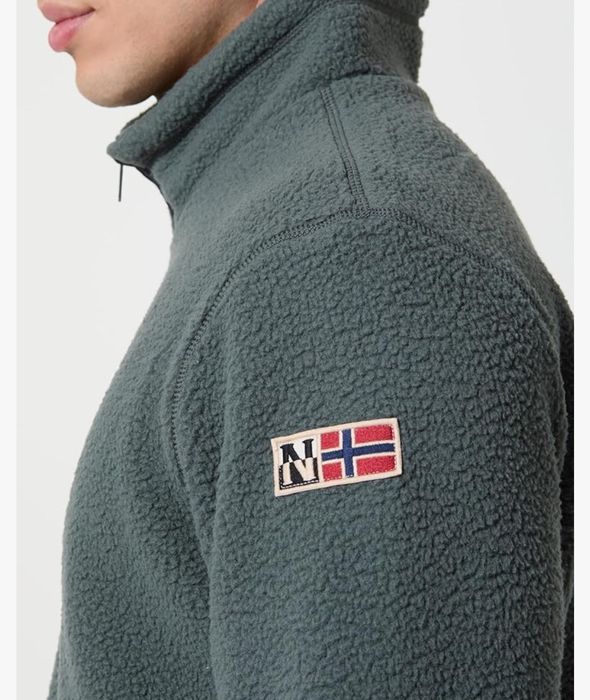 Aceasta este o bluză din fleece Napapijri Telemark cu fermoar scurt, d